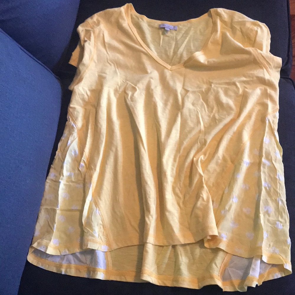 Yellow little white flowers